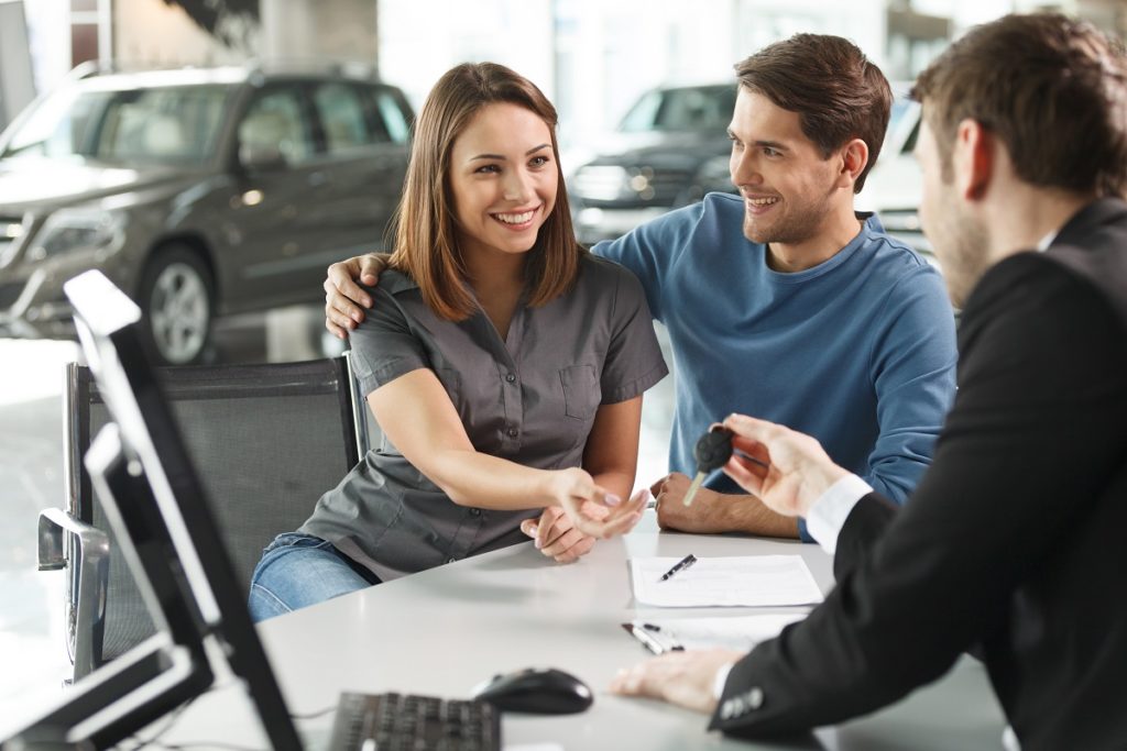 couple taking out a car loan
